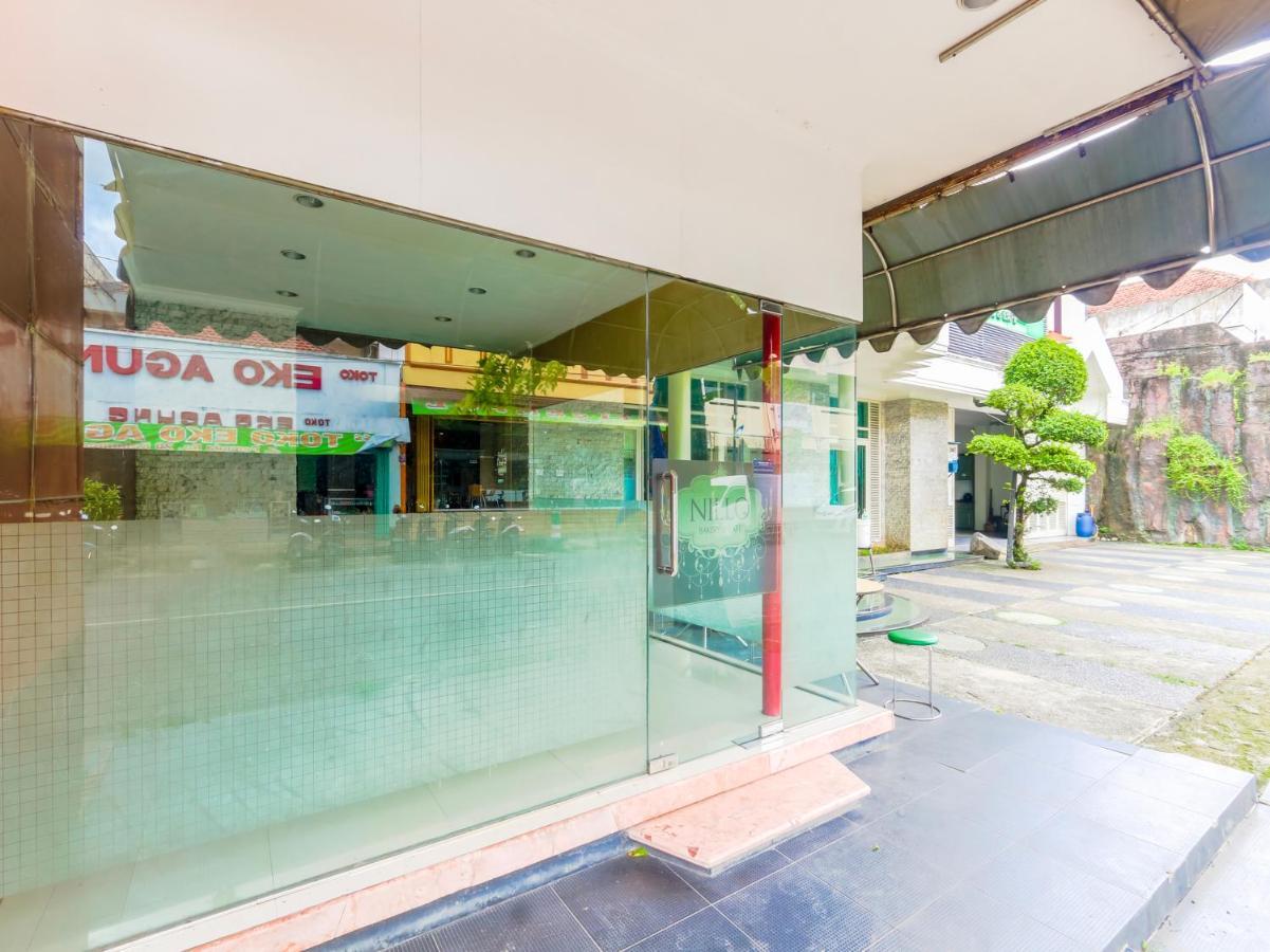 Oyo 90788 Nillo Hotel Kebumen Buitenkant foto