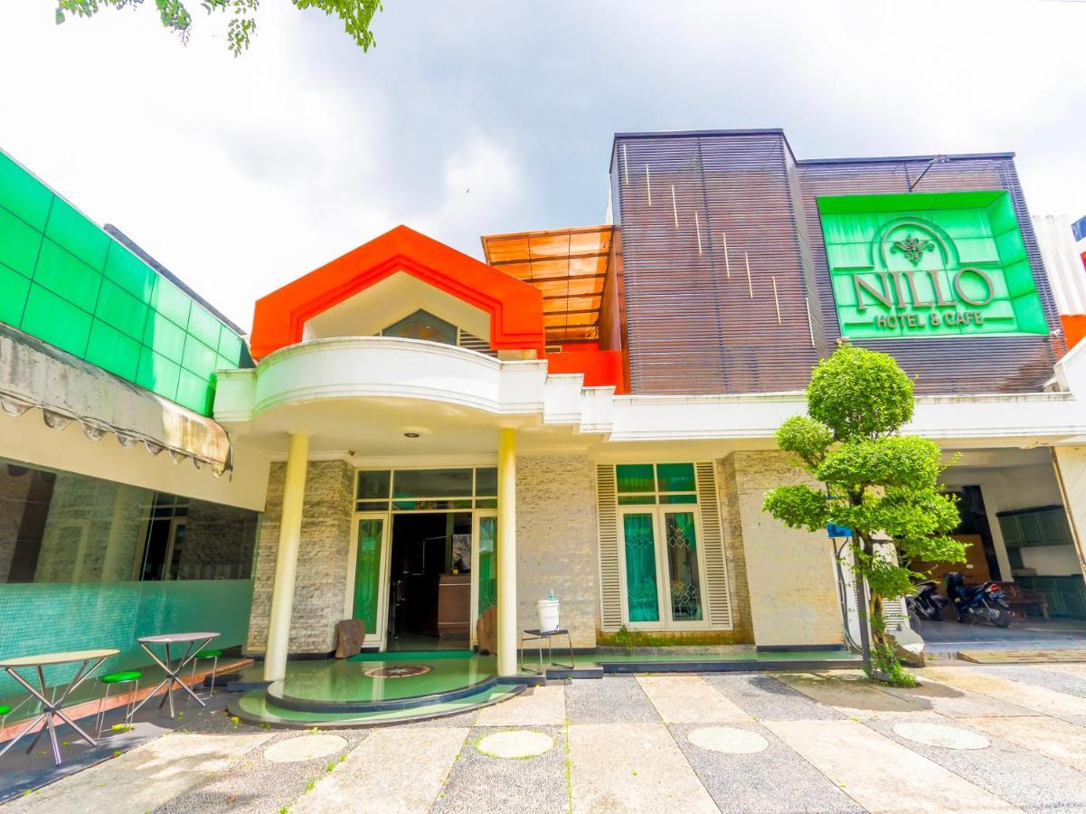 Oyo 90788 Nillo Hotel Kebumen Buitenkant foto