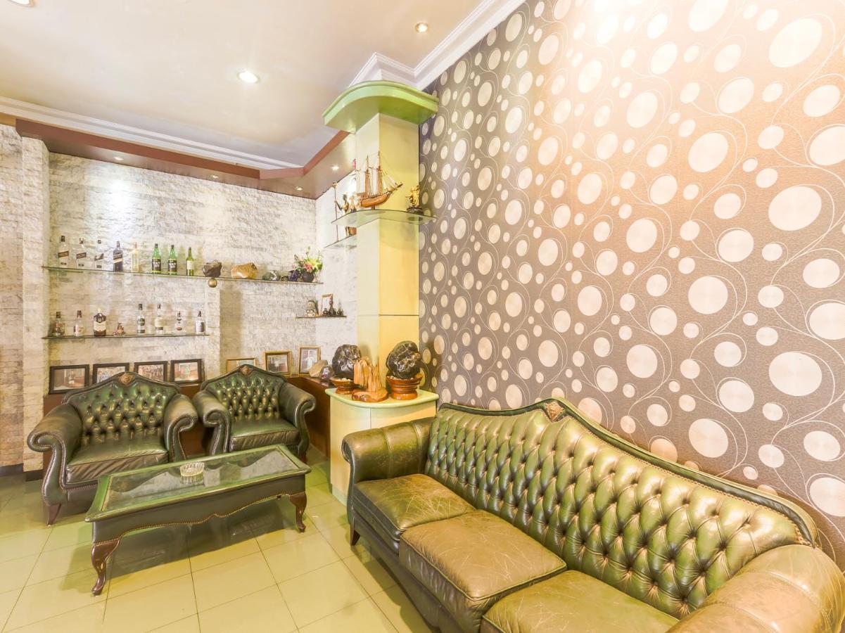 Oyo 90788 Nillo Hotel Kebumen Buitenkant foto