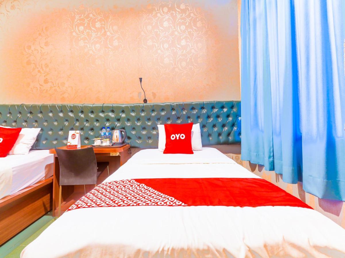 Oyo 90788 Nillo Hotel Kebumen Buitenkant foto