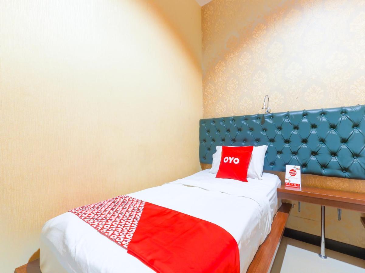 Oyo 90788 Nillo Hotel Kebumen Buitenkant foto