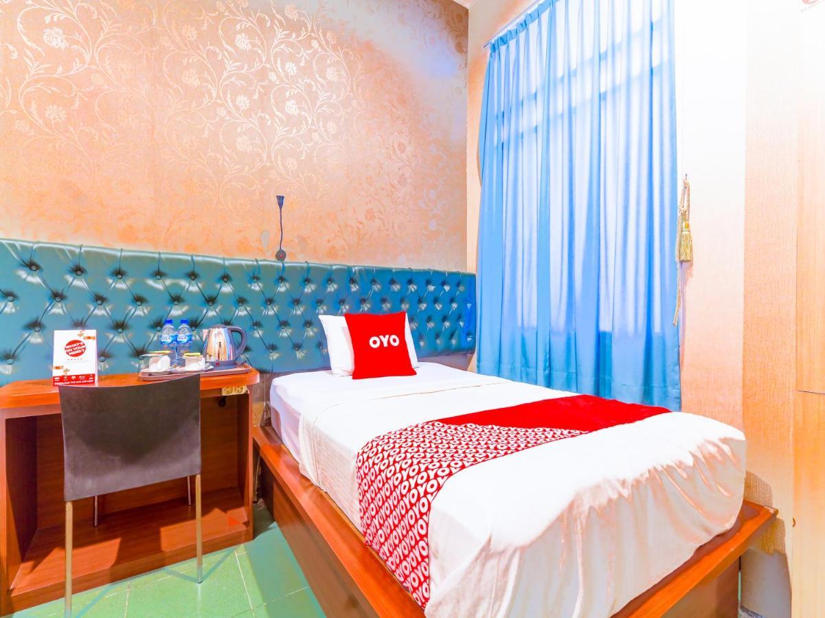 Oyo 90788 Nillo Hotel Kebumen Buitenkant foto
